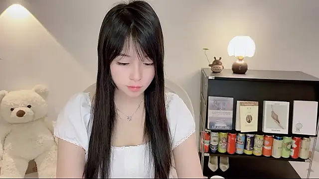 Snapshot of Onechestnut chatting on 06.15.26 Onechestnut online show from 06.15.26