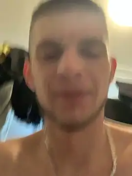 Snapshot of macho1347 chatting on 09.28.25 macho1347 online show from 09.28.25