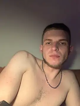 Snapshot of macho1347 chatting on 10.10.25 macho1347 online show from 10.10.25