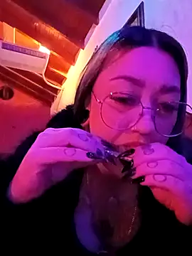 Snapshot of Dulcedeanis chatting on 04.24.26 Dulcedeanis online show from 04.24.26