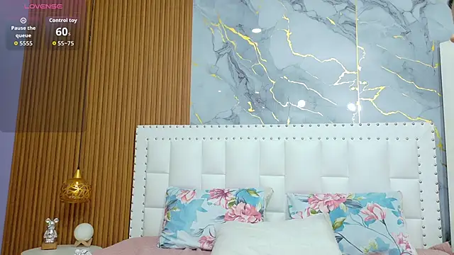 Snapshot of daddyysObsessed chatting on 12.22.25 daddyysObsessed online show from 12.22.25