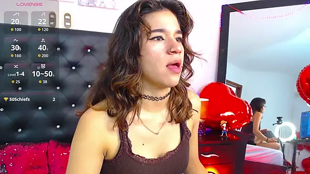 Snapshot of miascarlet_16 chatting on 09.18.25 miascarlet 16 online show from 09.18.25