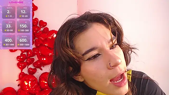 Snapshot of miascarlet_16 chatting on 10.01.25 miascarlet 16 online show from 10.01.25