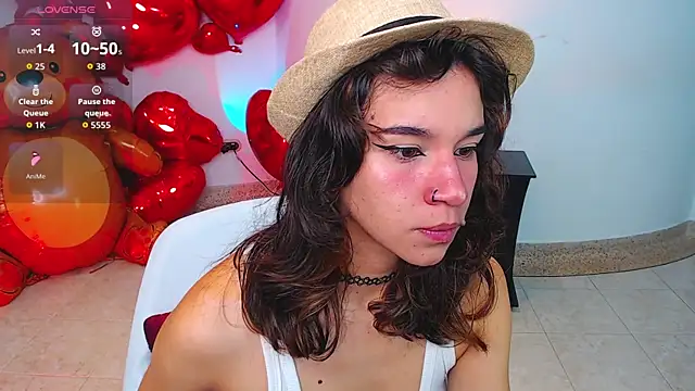 Snapshot of miascarlet_16 chatting on 10.04.25 miascarlet 16 online show from 10.04.25