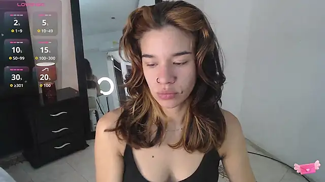 Snapshot of miascarlet_16 chatting on 11.26.25 miascarlet 16 online show from 11.26.25