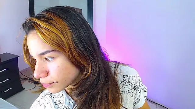 Snapshot of miascarlet_16 chatting on 01.14.26 miascarlet 16 online show from 01.14.26