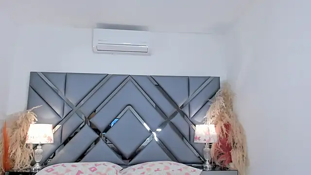 Milan LewisS online show from 10.04.25