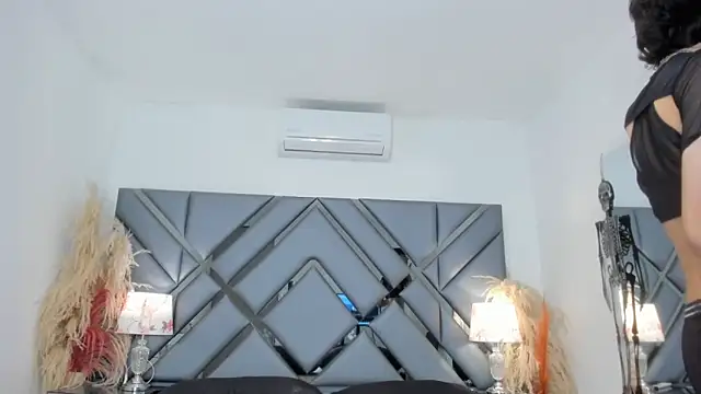 Milan LewisS online show from 10.22.25