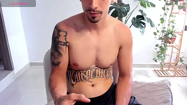 Mikevargas03 online show from 04.13.26