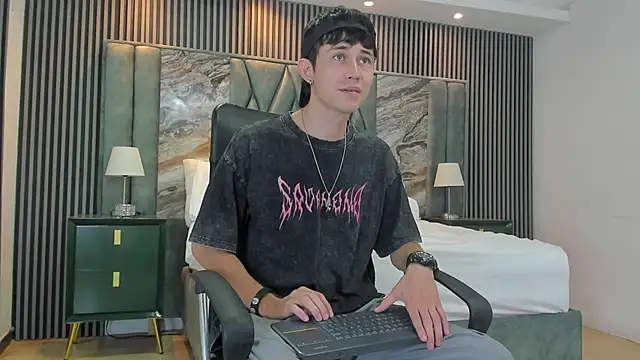 Michael blue online show from 09.28.25