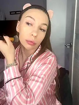 AlysonHuxley  online show from 09.19.25