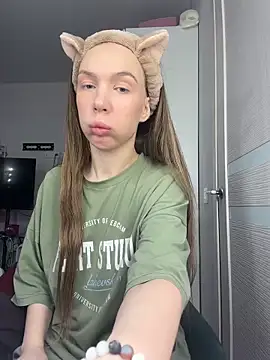 AlysonHuxley  online show from 02.23.26