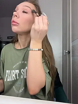 AlysonHuxley  online show from 02.26.26