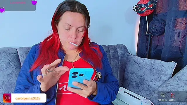 Snapshot of carolinhe_ chatting on 09.30.25 carolinhe online show from 09.30.25