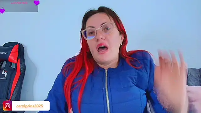 Snapshot of carolinhe_ chatting on 10.15.25 carolinhe online show from 10.15.25