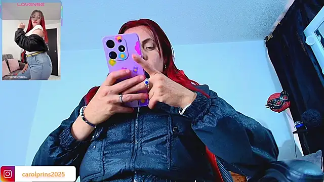 Snapshot of carolinhe_ chatting on 11.05.25 carolinhe online show from 11.05.25