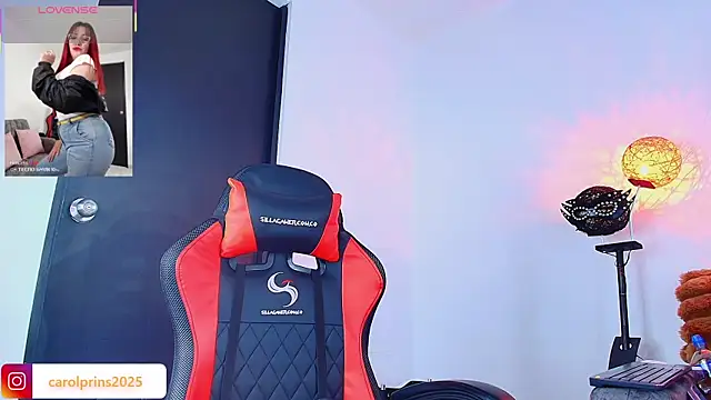 Snapshot of carolinhe_ chatting on 11.07.25 carolinhe online show from 11.07.25