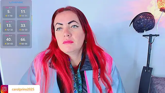 Snapshot of carolinhe_ chatting on 11.12.25 carolinhe online show from 11.12.25