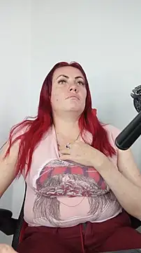 Snapshot of carolinhe_ chatting on 11.14.25 carolinhe online show from 11.14.25