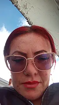 Snapshot of carolinhe_ chatting on 11.26.25 carolinhe online show from 11.26.25