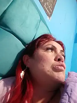 Snapshot of carolinhe_ chatting on 11.29.25 carolinhe online show from 11.29.25