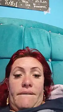 Snapshot of carolinhe_ chatting on 12.02.25 carolinhe online show from 12.02.25