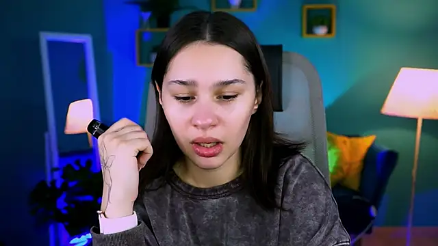 KimClarks  online show from 11.11.25