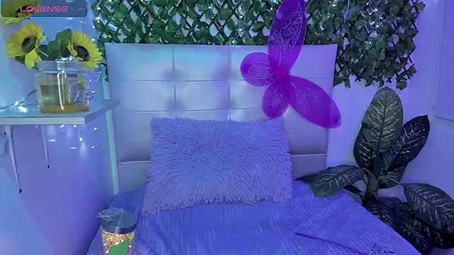 Snapshot of Anna_Blade_ chatting on 10.31.25 Anna Blade online show from 10.31.25