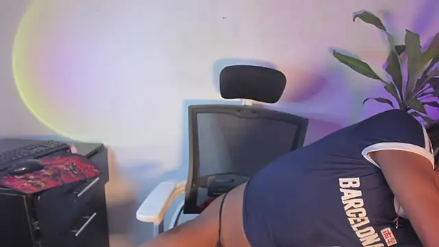 Snapshot of Rosaly_Rodman chatting on 11.24.25 Rosaly Rodman online show from 11.24.25