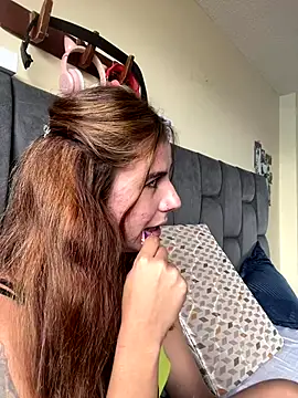 Snapshot of AllieYourGirl chatting on 09.19.25 AllieYourGirl online show from 09.19.25