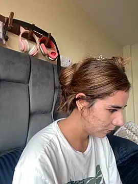 Snapshot of AllieYourGirl chatting on 09.20.25 AllieYourGirl online show from 09.20.25