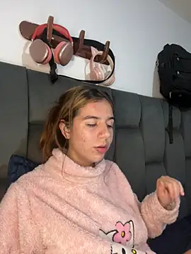 Snapshot of AllieYourGirl chatting on 11.14.25 AllieYourGirl online show from 11.14.25