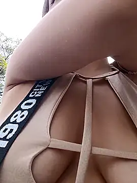 Snapshot of Arii_collins1 chatting on 10.20.25 Arii collins1 online show from 10.20.25