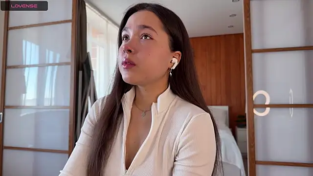 Snapshot of PlumyBun chatting on 12.04.25 PlumyBun online show from 12.04.25