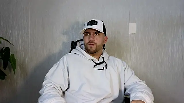 Snapshot of Ades_Lowe chatting on 10.08.25 Ades Lowe online show from 10.08.25