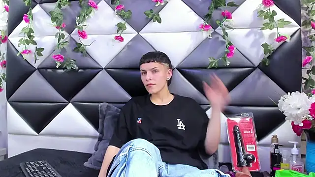 Snapshot of Megan_Thompson_ chatting on 09.11.25 Megan Thompson online show from 09.11.25