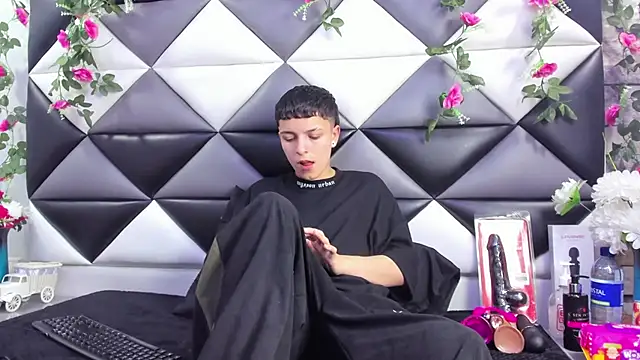 Snapshot of Megan_Thompson_ chatting on 09.28.25 Megan Thompson online show from 09.28.25