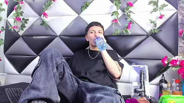 Snapshot of Megan_Thompson_ chatting on 10.29.25 Megan Thompson online show from 10.29.25