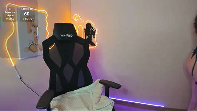 Snapshot of ShalinaMontana chatting on 10.18.25 ShalinaMontana online show from 10.18.25