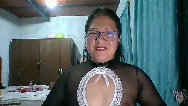 Snapshot of scarlett_widow_ chatting on 09.17.25 scarlett widow online show from 09.17.25