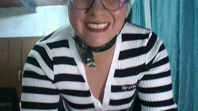 Snapshot of scarlett_widow_ chatting on 09.23.25 scarlett widow online show from 09.23.25