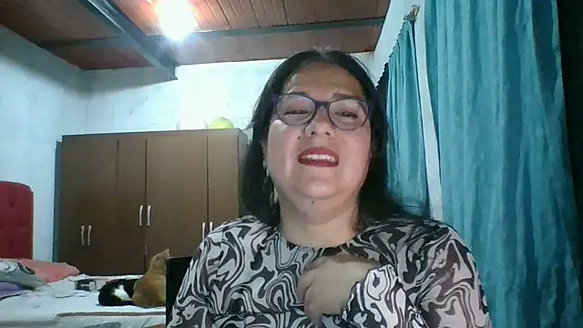 Snapshot of scarlett_widow_ chatting on 09.27.25 scarlett widow online show from 09.27.25