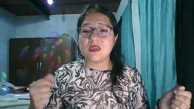 Snapshot of scarlett_widow_ chatting on 10.08.25 scarlett widow online show from 10.08.25