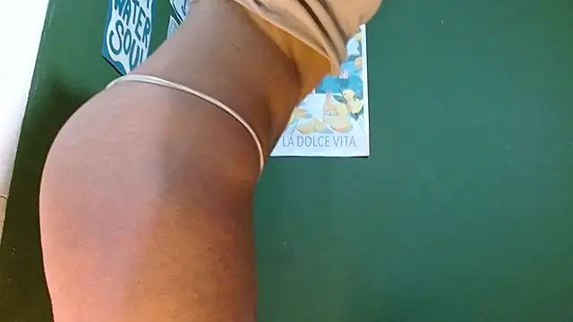 Roxiehood online show from 04.15.26