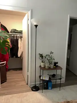 Alix Valentine online show from 10.04.25