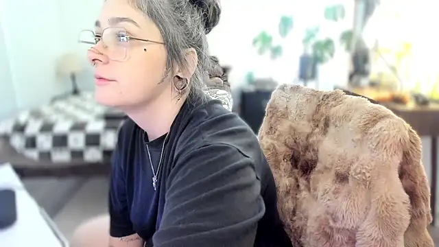 Alix Valentine online show from 11.07.25