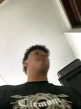 Snapshot of Dereckwolff chatting on 11.22.25 Dereckwolff online show from 11.22.25