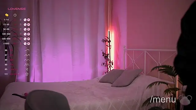 Snapshot of bryk_elise chatting on 10.25.25 bryk elise online show from 10.25.25