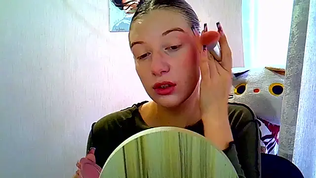 Lily Ember online show from 09.26.25