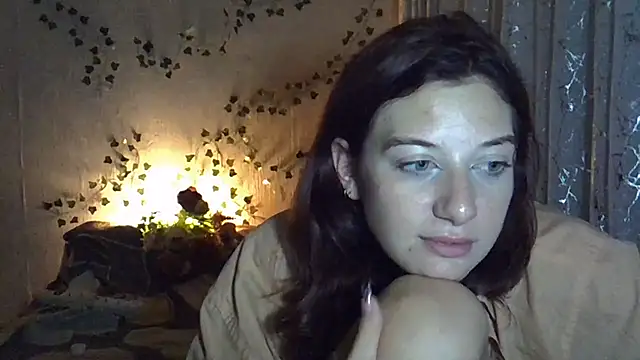 Lily Ember online show from 10.11.25